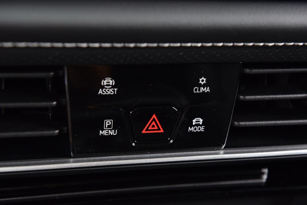 Volkswagen Atlas Vehicle Full-screen Gallery Image 15
