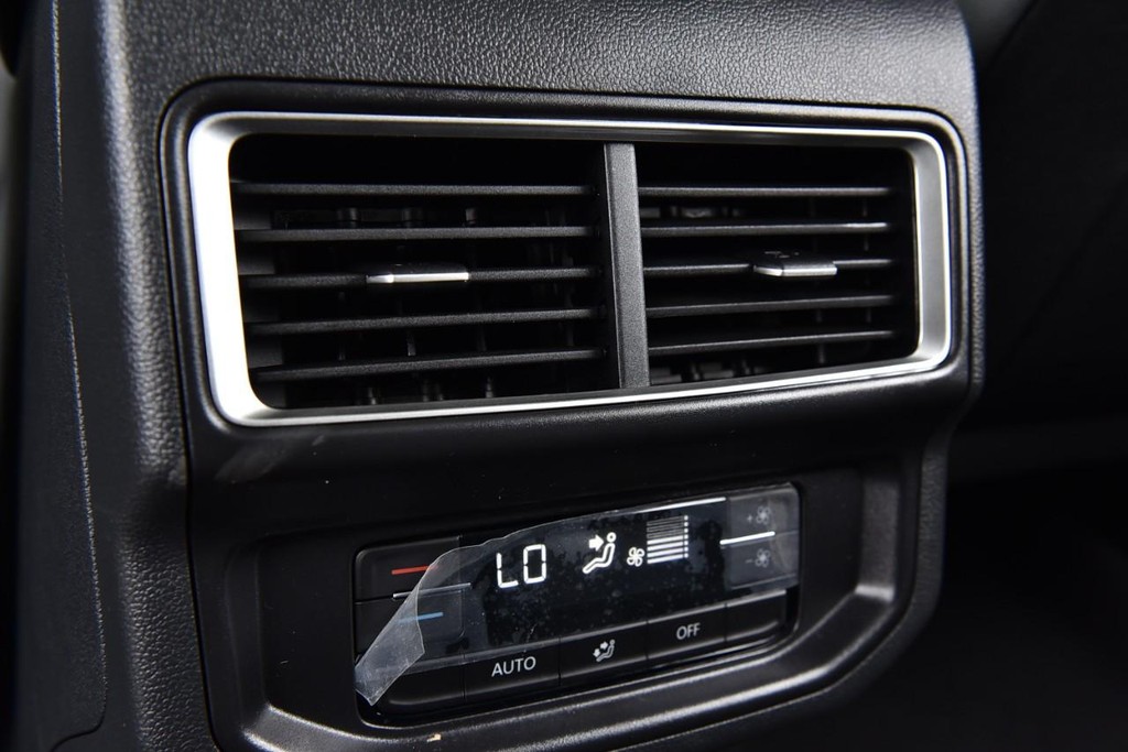 Volkswagen Atlas Vehicle Full-screen Gallery Image 23