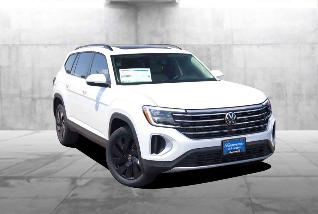 Volkswagen Atlas Vehicle Full-screen Gallery Image 2