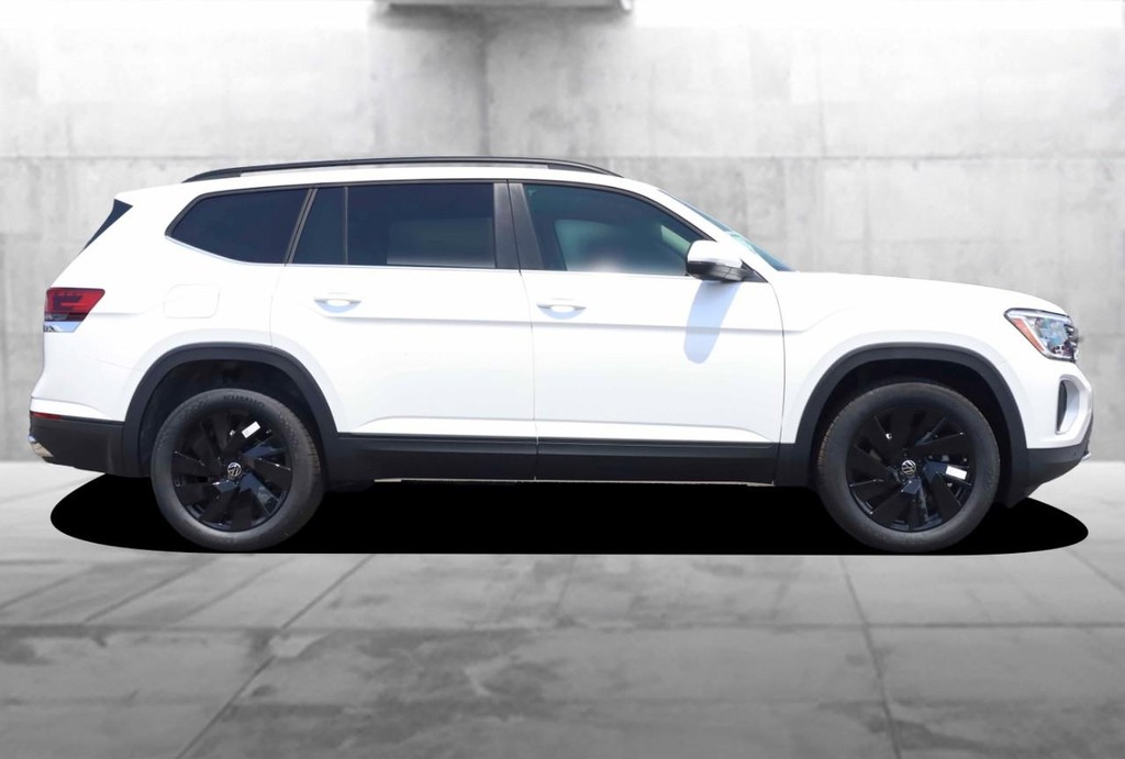 Volkswagen Atlas Vehicle Full-screen Gallery Image 5
