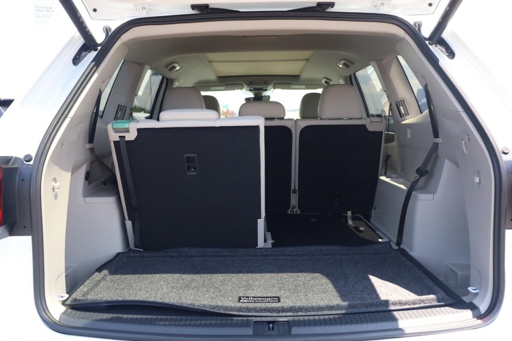 Volkswagen Atlas Vehicle Full-screen Gallery Image 8