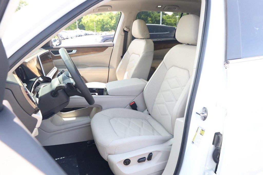 Volkswagen Atlas Vehicle Full-screen Gallery Image 10
