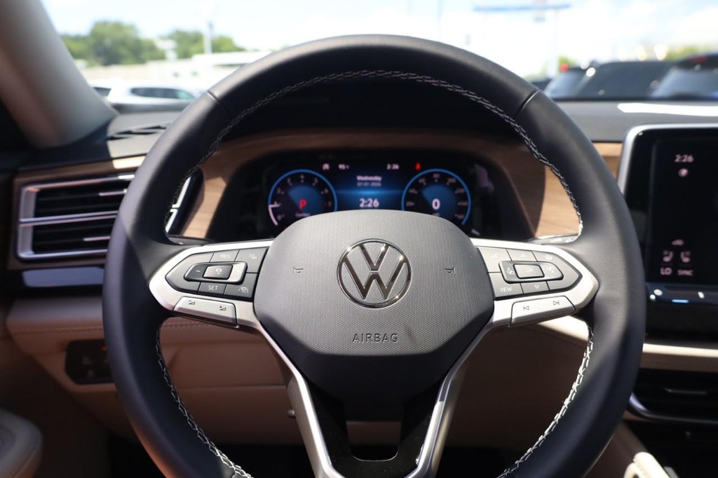 Volkswagen Atlas Vehicle Full-screen Gallery Image 11