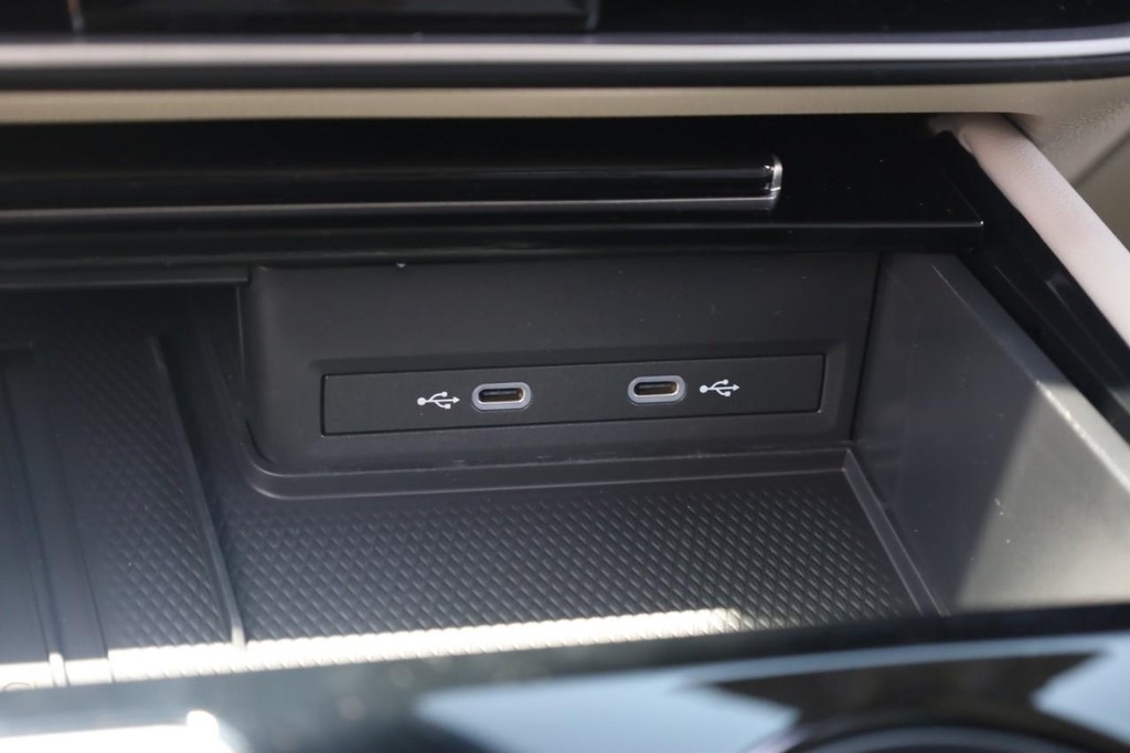 Volkswagen Atlas Vehicle Full-screen Gallery Image 15