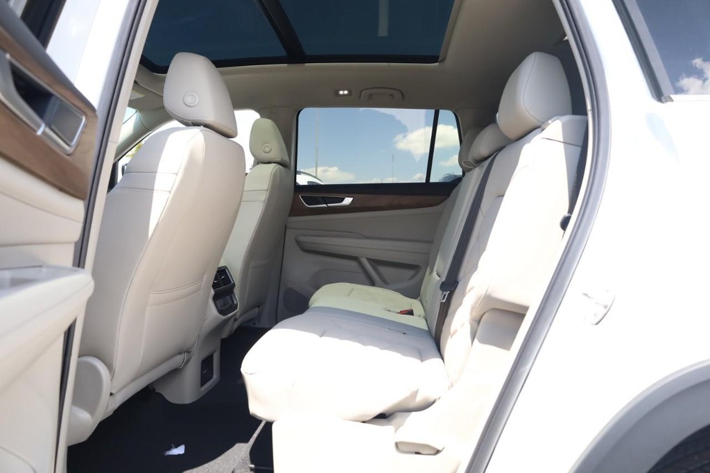 Volkswagen Atlas Vehicle Full-screen Gallery Image 22