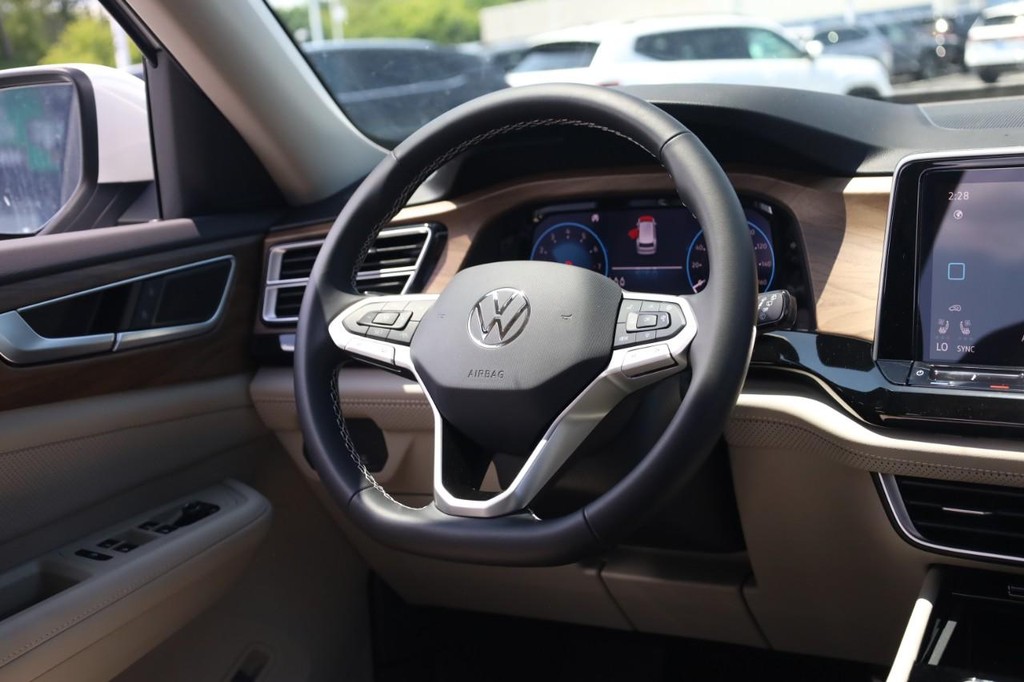Volkswagen Atlas Vehicle Full-screen Gallery Image 26