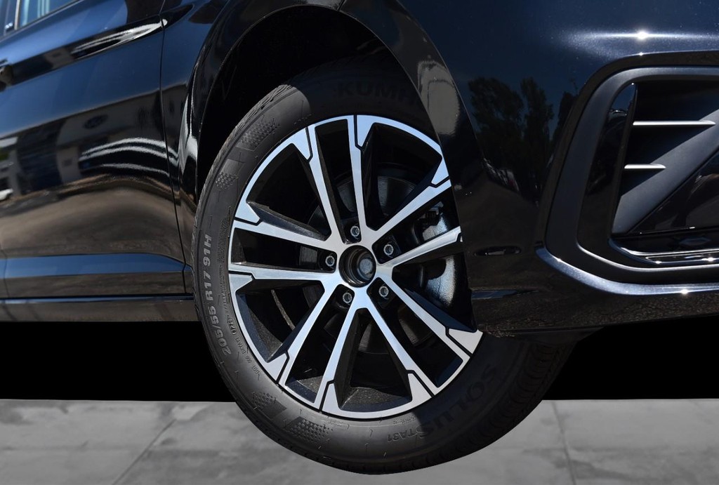 Volkswagen Jetta Vehicle Full-screen Gallery Image 3