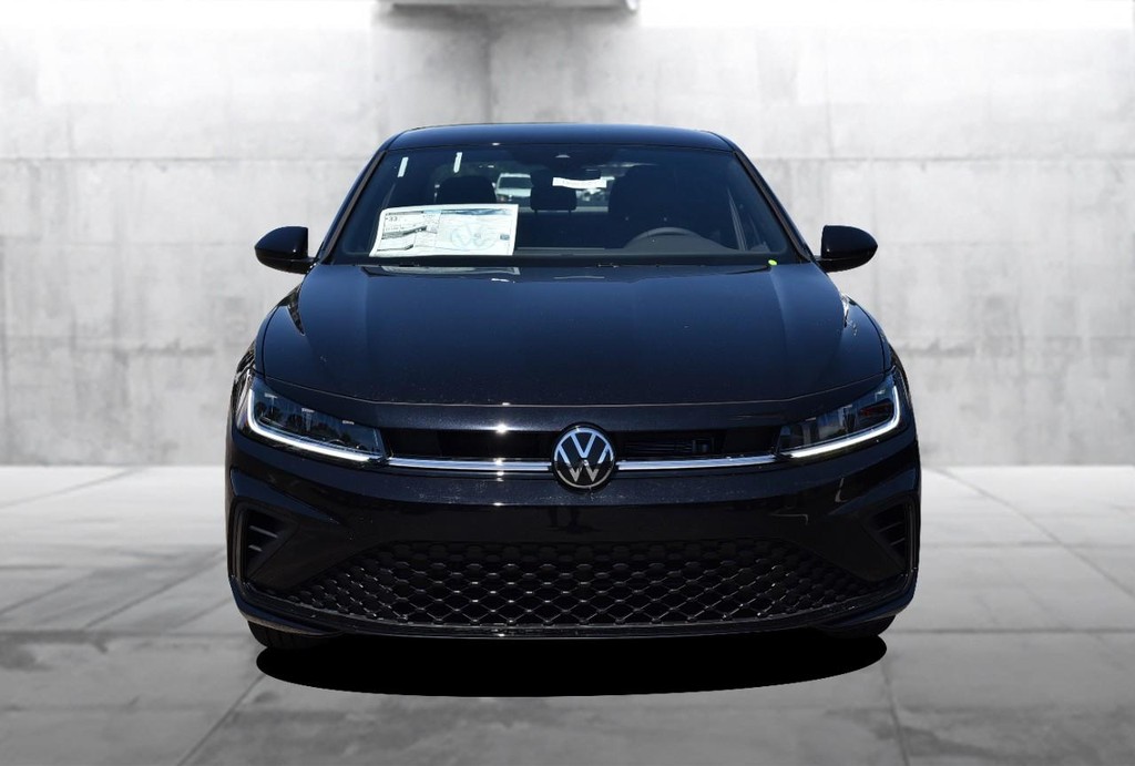 Volkswagen Jetta Vehicle Full-screen Gallery Image 4