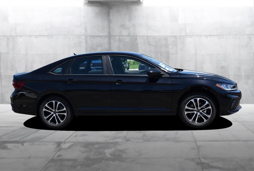 Volkswagen Jetta Vehicle Full-screen Gallery Image 5