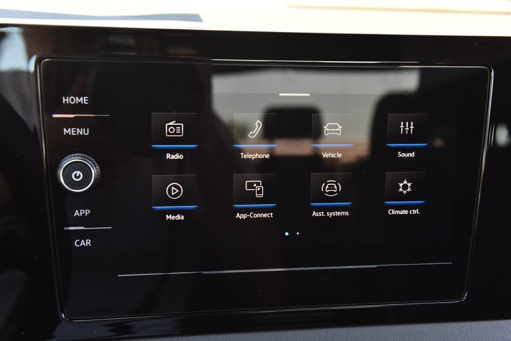 Volkswagen Jetta Vehicle Full-screen Gallery Image 14