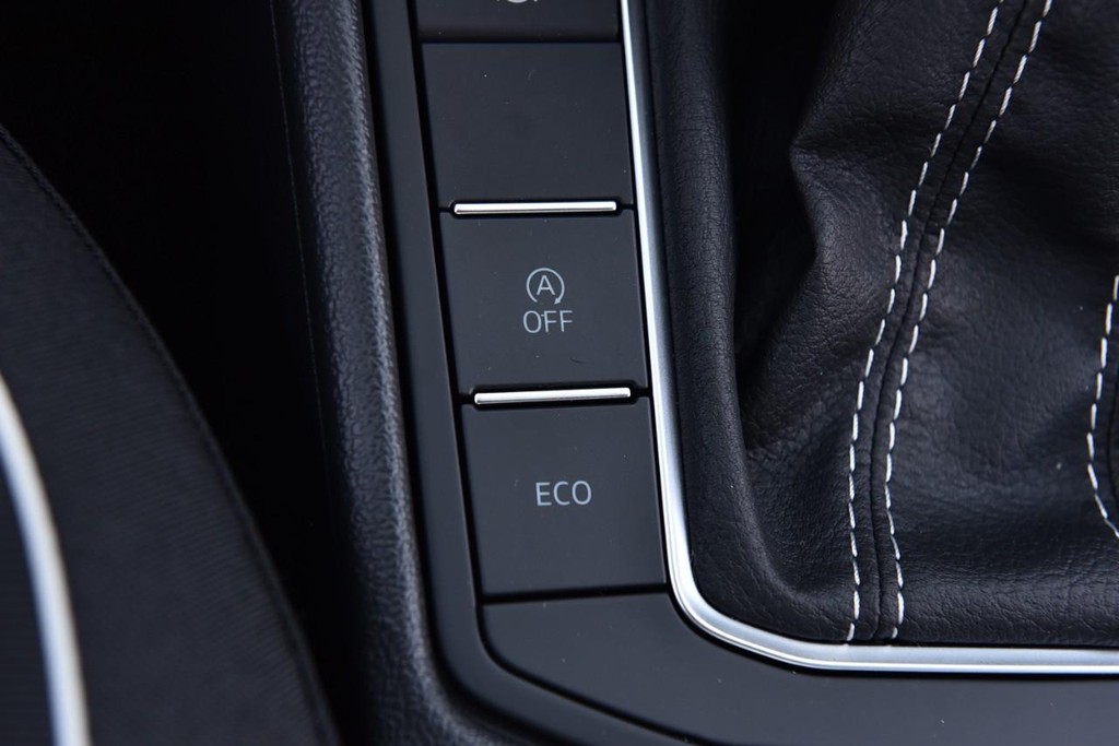 Volkswagen Jetta Vehicle Full-screen Gallery Image 17