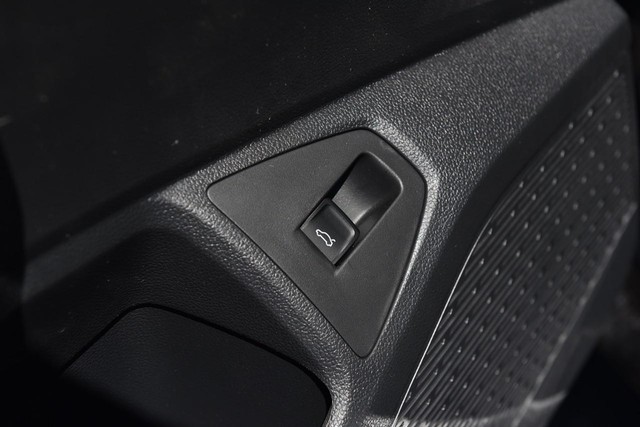Volkswagen Jetta Vehicle Image 09