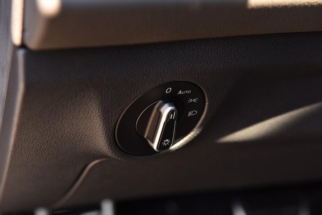 Volkswagen Jetta Vehicle Image 11