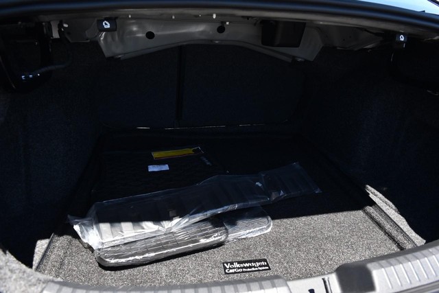 Volkswagen Jetta Vehicle Image 22