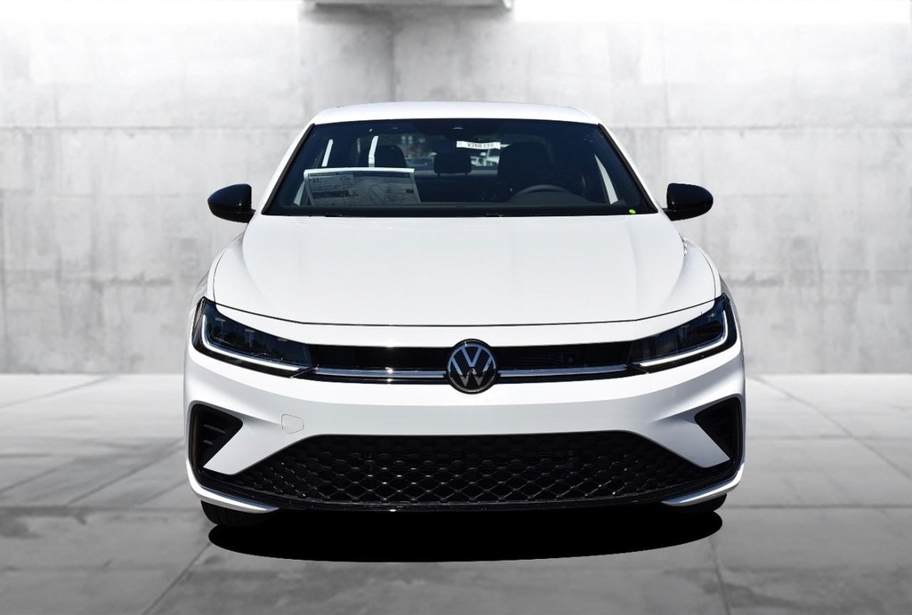 Volkswagen Jetta Vehicle Full-screen Gallery Image 4