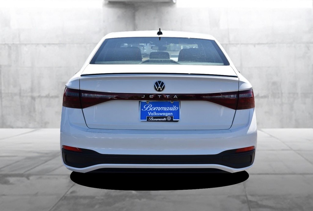 Volkswagen Jetta Vehicle Full-screen Gallery Image 6