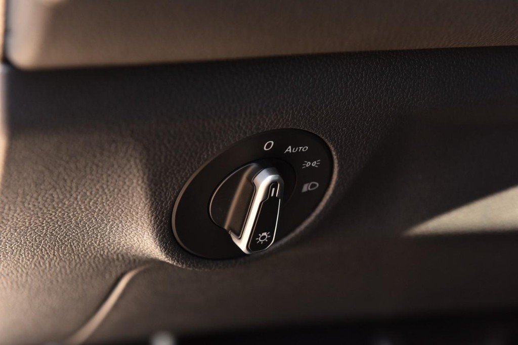Volkswagen Jetta Vehicle Full-screen Gallery Image 11