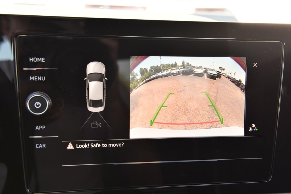 Volkswagen Jetta Vehicle Full-screen Gallery Image 13