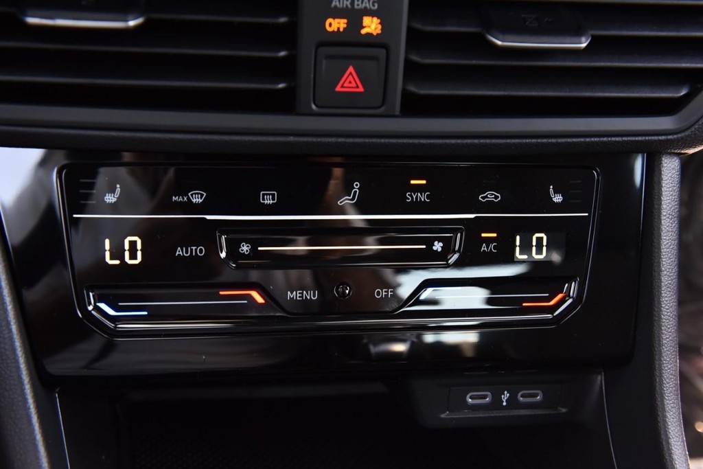 Volkswagen Jetta Vehicle Full-screen Gallery Image 15