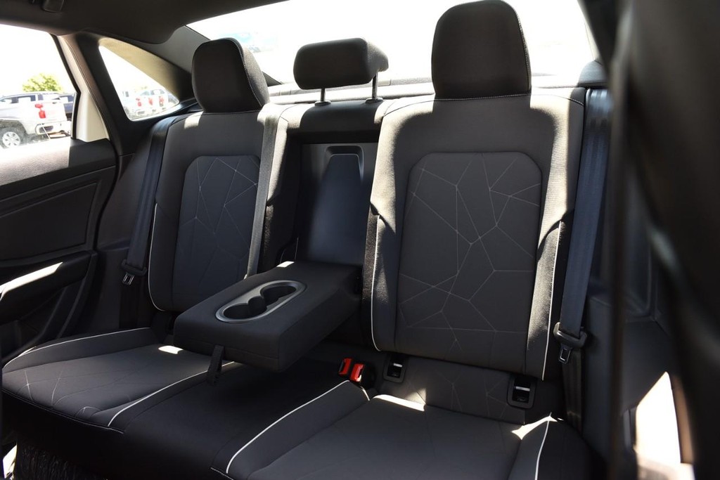 Volkswagen Jetta Vehicle Full-screen Gallery Image 21