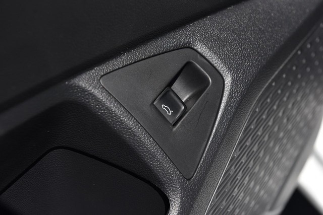 Volkswagen Jetta Vehicle Image 09