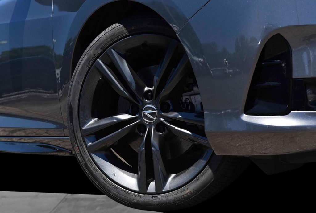Acura Integra Vehicle Full-screen Gallery Image 3