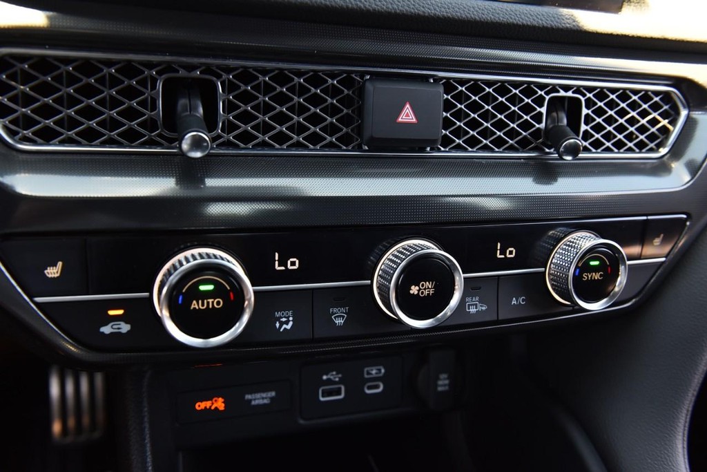 Acura Integra Vehicle Full-screen Gallery Image 16