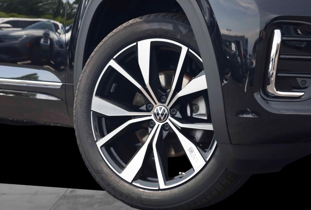 Volkswagen Atlas Vehicle Full-screen Gallery Image 3