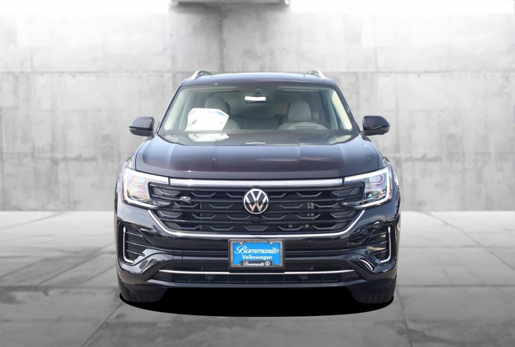 Volkswagen Atlas Vehicle Full-screen Gallery Image 4