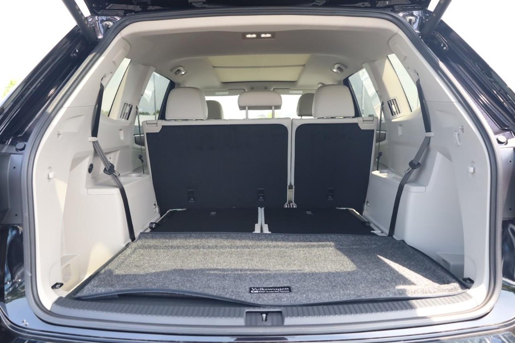 Volkswagen Atlas Vehicle Full-screen Gallery Image 9