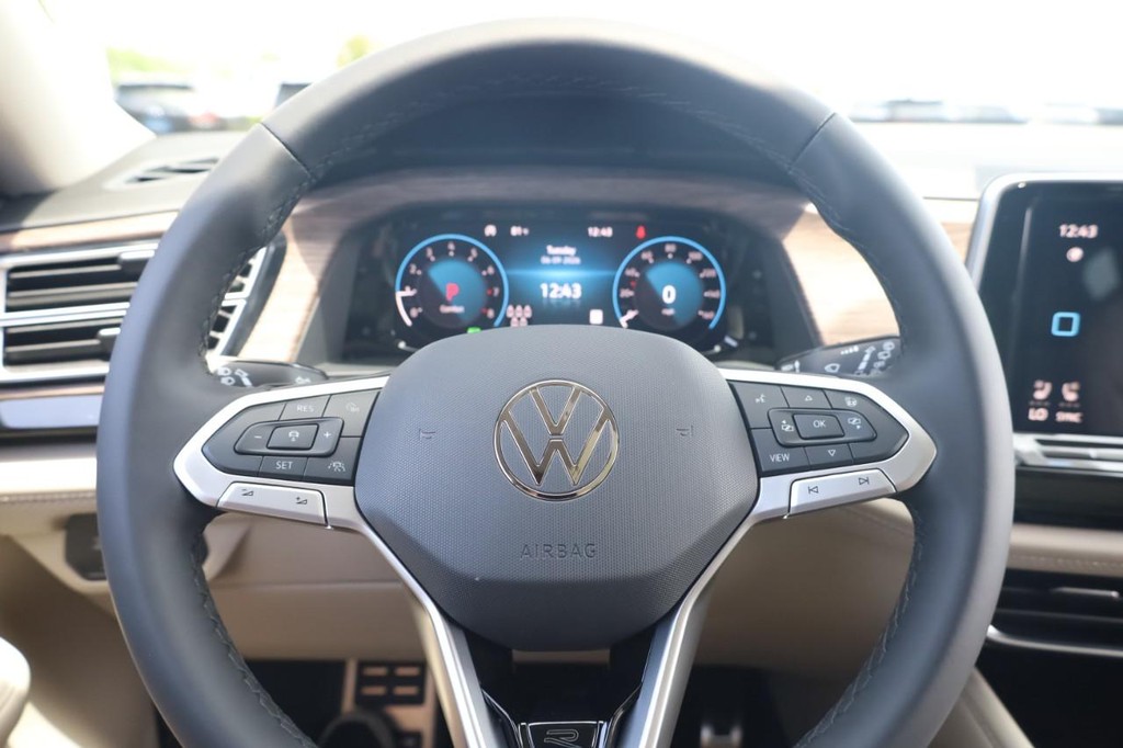 Volkswagen Atlas Vehicle Full-screen Gallery Image 11