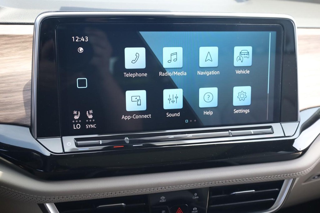 Volkswagen Atlas Vehicle Full-screen Gallery Image 13