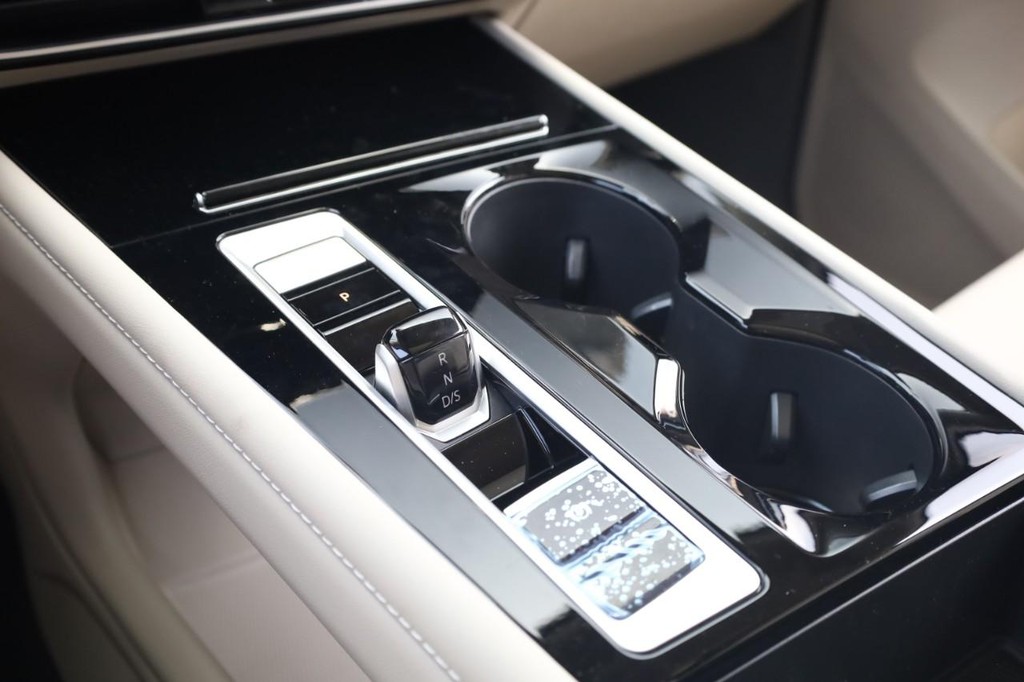 Volkswagen Atlas Vehicle Full-screen Gallery Image 17