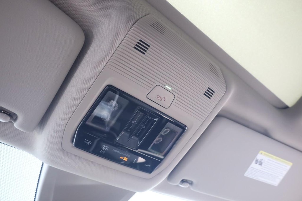 Volkswagen Atlas Vehicle Full-screen Gallery Image 18