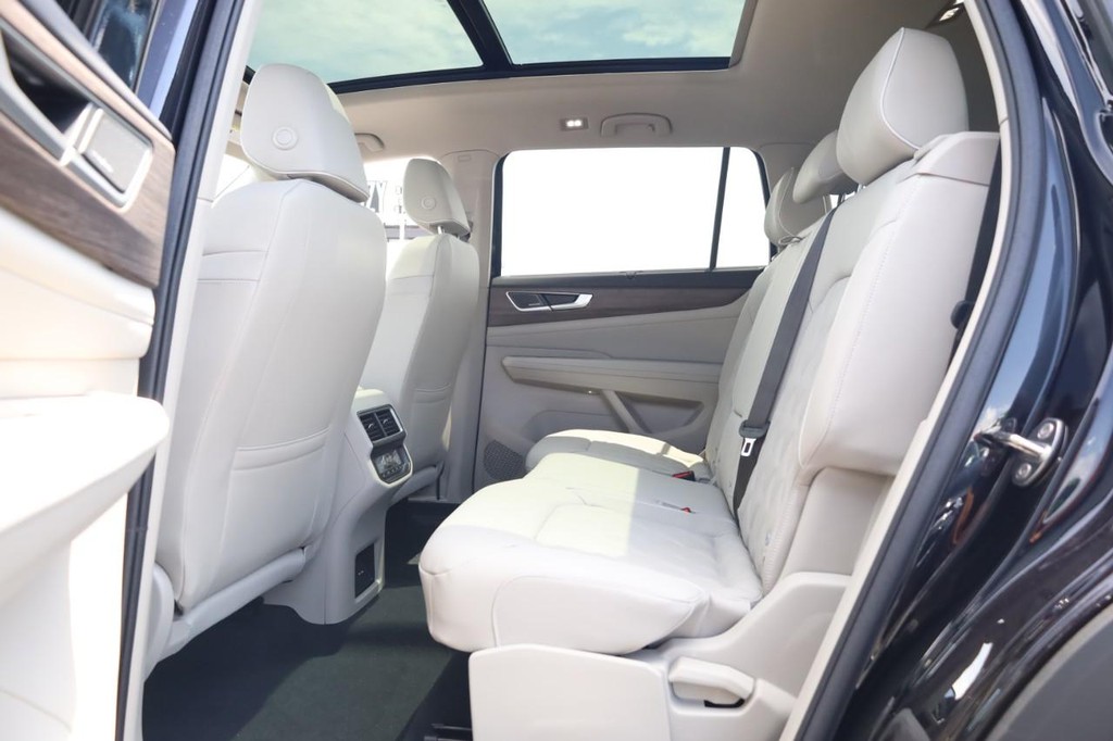 Volkswagen Atlas Vehicle Full-screen Gallery Image 22