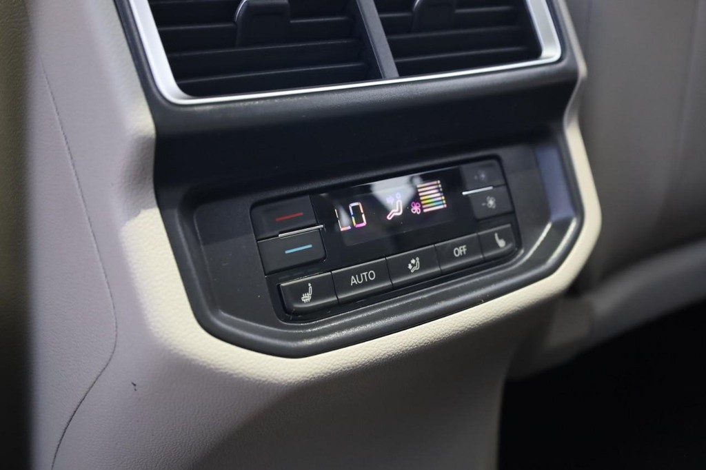 Volkswagen Atlas Vehicle Full-screen Gallery Image 23