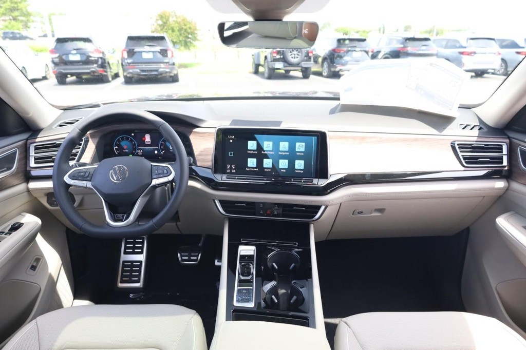 Volkswagen Atlas Vehicle Full-screen Gallery Image 25