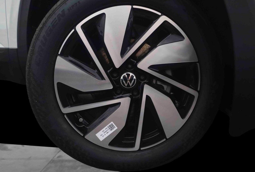 Volkswagen Atlas Vehicle Full-screen Gallery Image 3