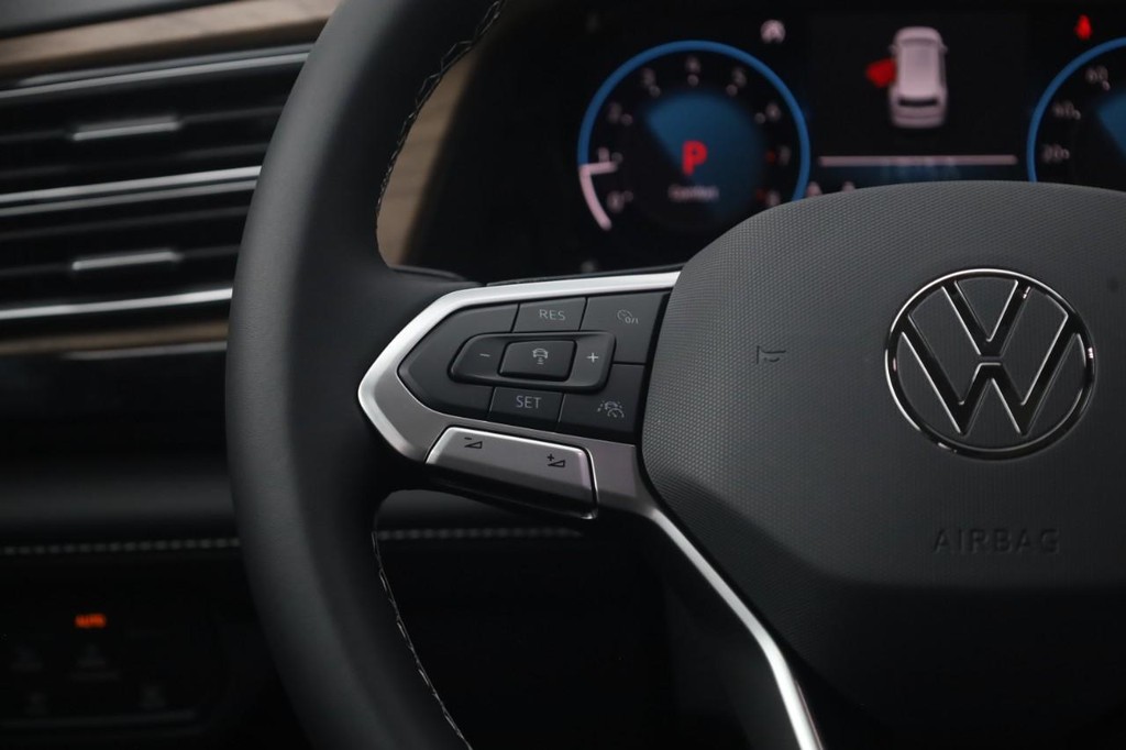 Volkswagen Atlas Vehicle Full-screen Gallery Image 10