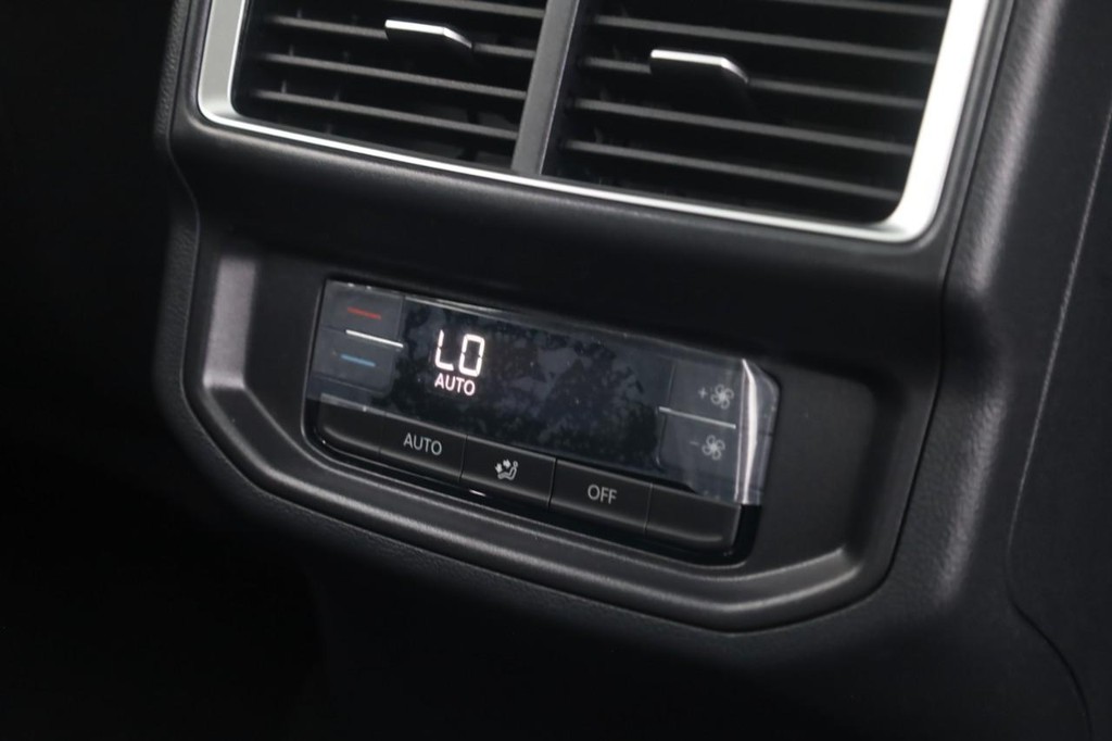 Volkswagen Atlas Vehicle Full-screen Gallery Image 23