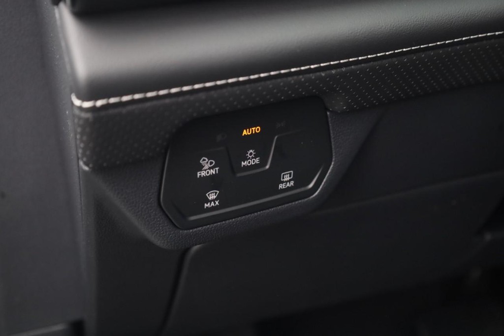 Volkswagen Atlas Vehicle Full-screen Gallery Image 12