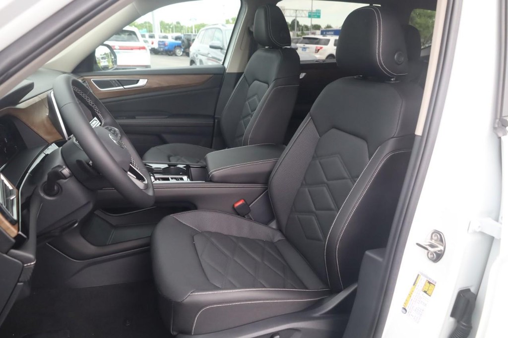 Volkswagen Atlas Vehicle Full-screen Gallery Image 19