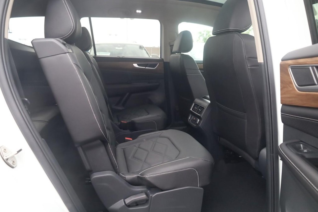 Volkswagen Atlas Vehicle Full-screen Gallery Image 21