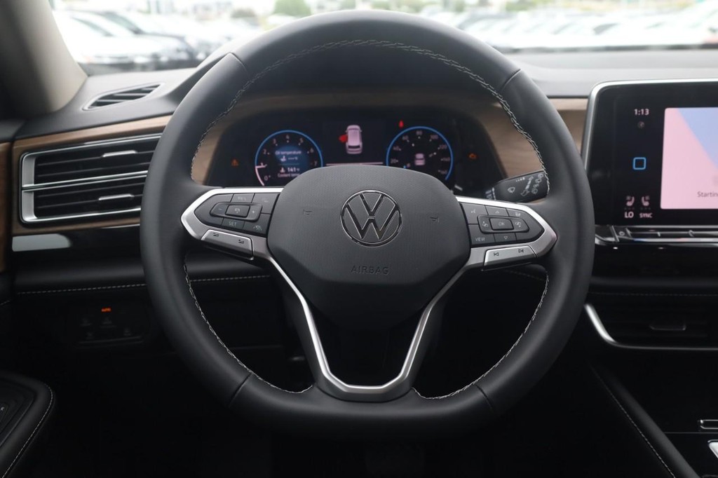 Volkswagen Atlas Vehicle Full-screen Gallery Image 8