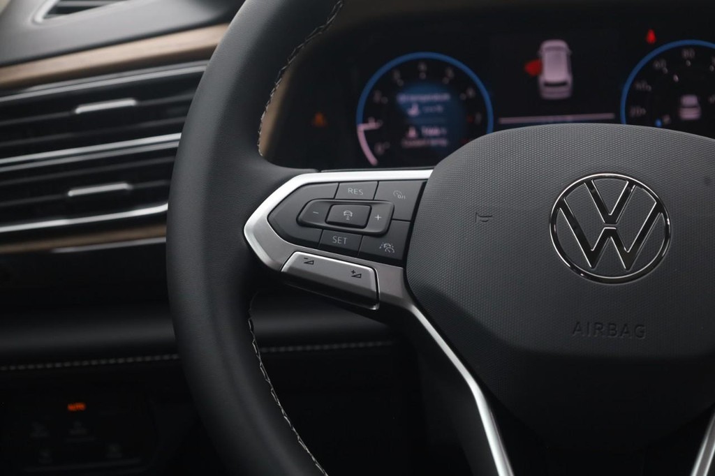 Volkswagen Atlas Vehicle Full-screen Gallery Image 10