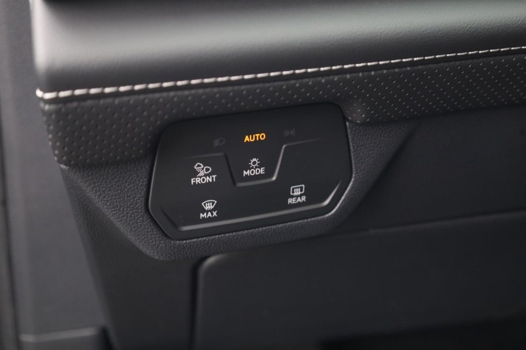 Volkswagen Atlas Vehicle Full-screen Gallery Image 12