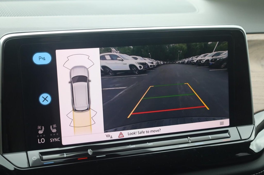 Volkswagen Atlas Vehicle Full-screen Gallery Image 15