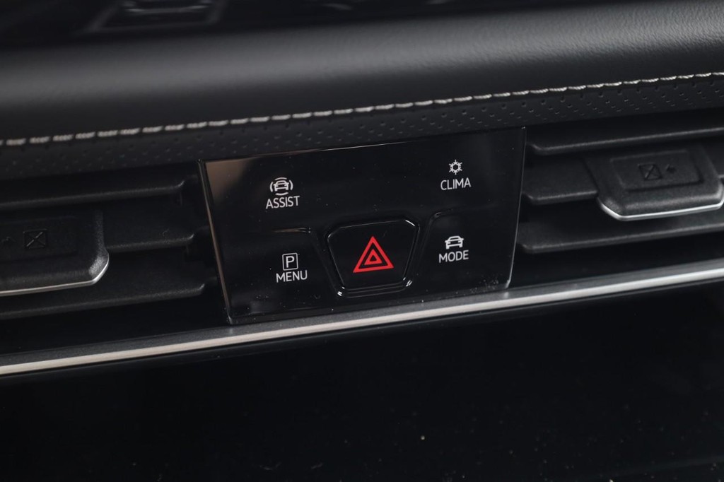 Volkswagen Atlas Vehicle Full-screen Gallery Image 16