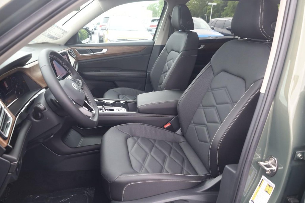 Volkswagen Atlas Vehicle Full-screen Gallery Image 18