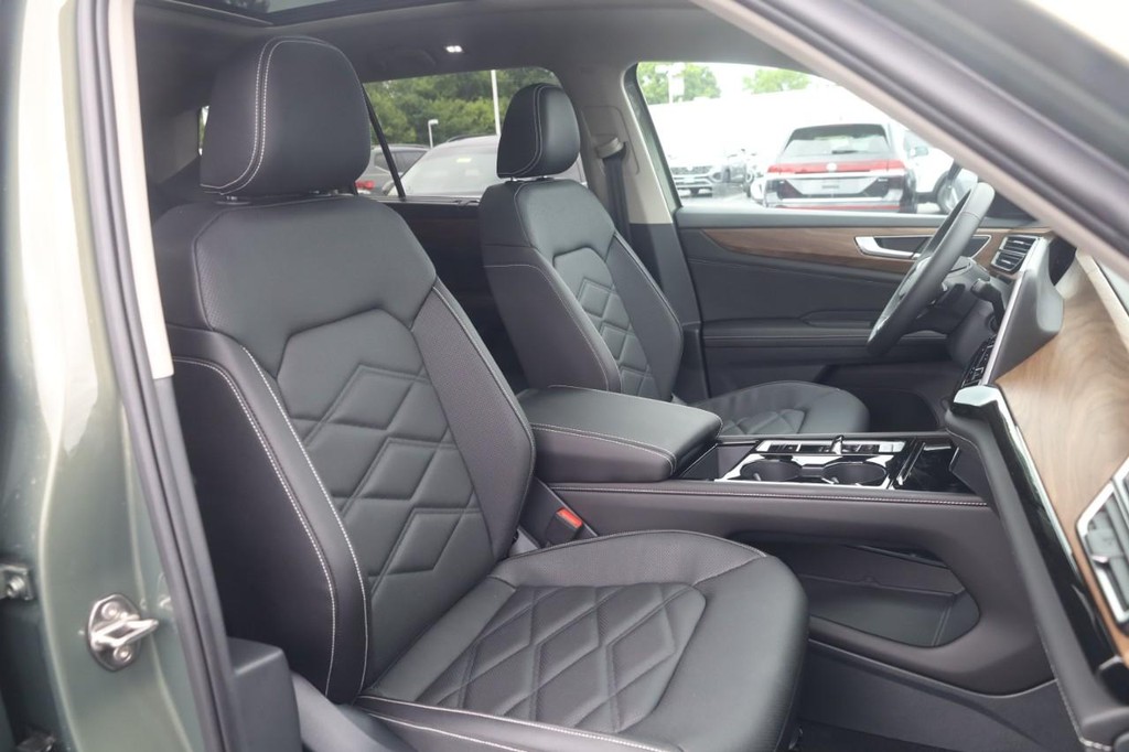 Volkswagen Atlas Vehicle Full-screen Gallery Image 19